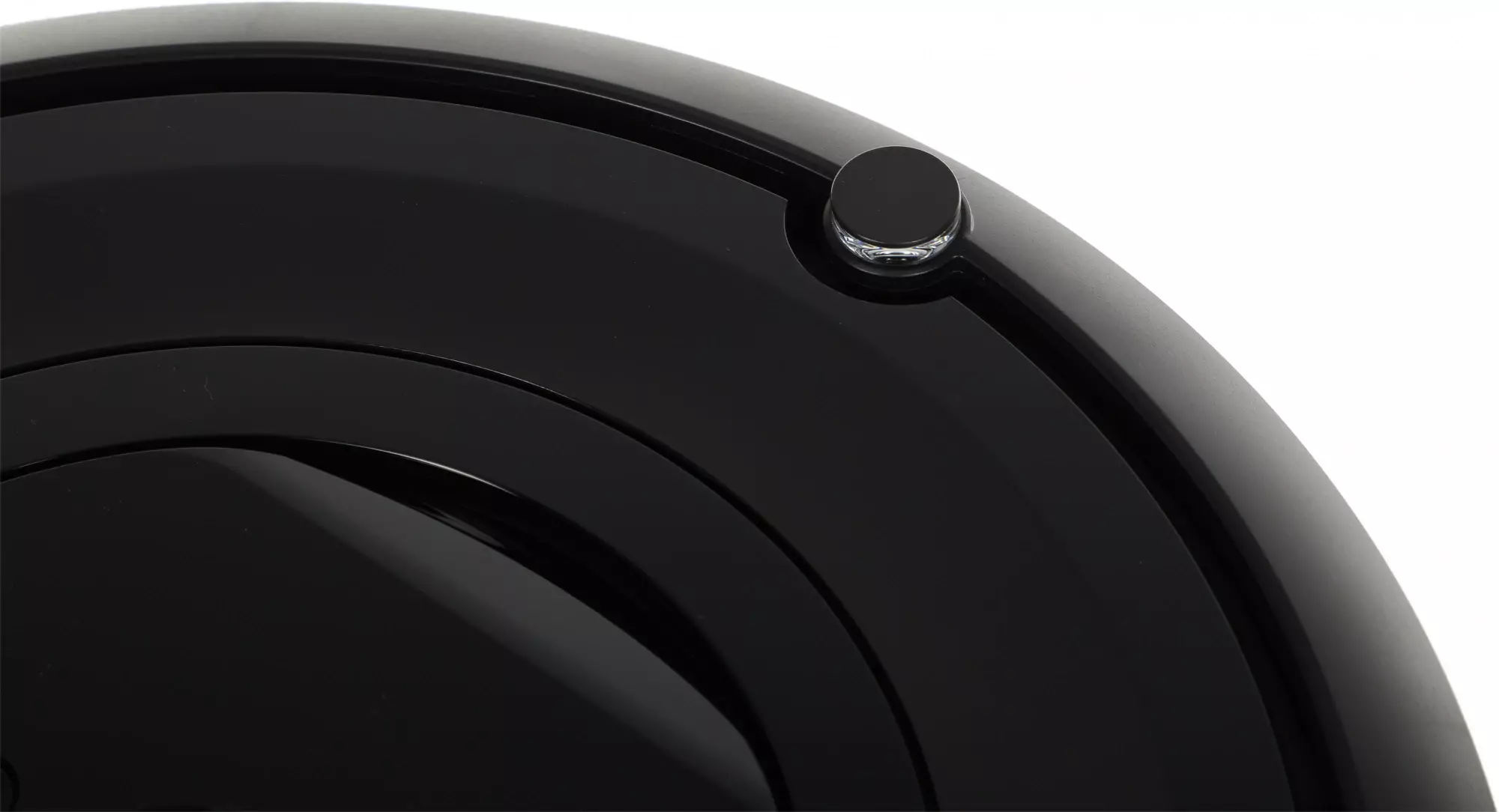 Обзор робота-пылесоса iRobot Roomba e5: надежный помощник для эффективной уборки вашего дома в сером и черном исполнении.