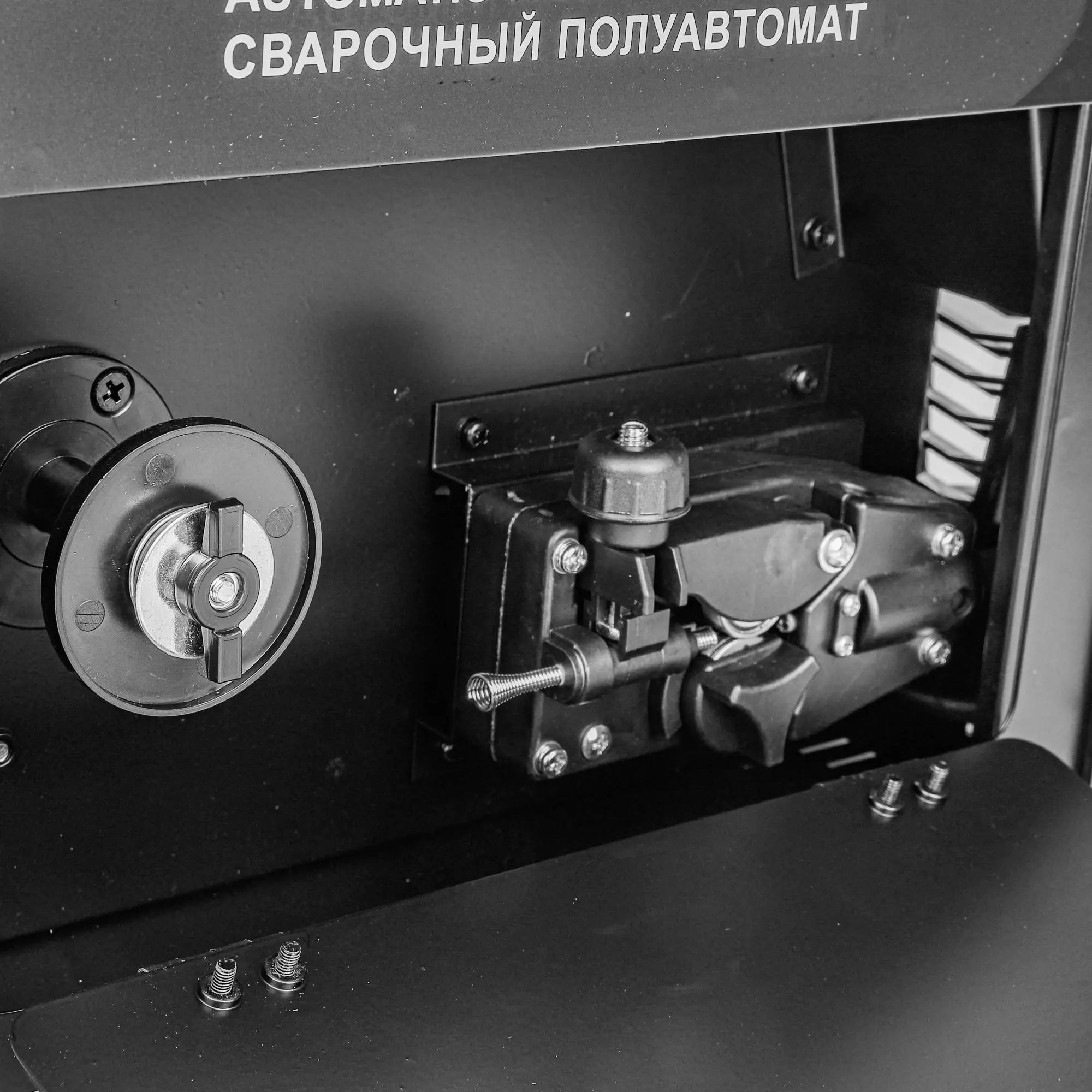 Обзор сварочного полуавтомата P.I.T. PMIG145-C2: надежный инструмент для сварки в домашних условиях и небольших мастерских.