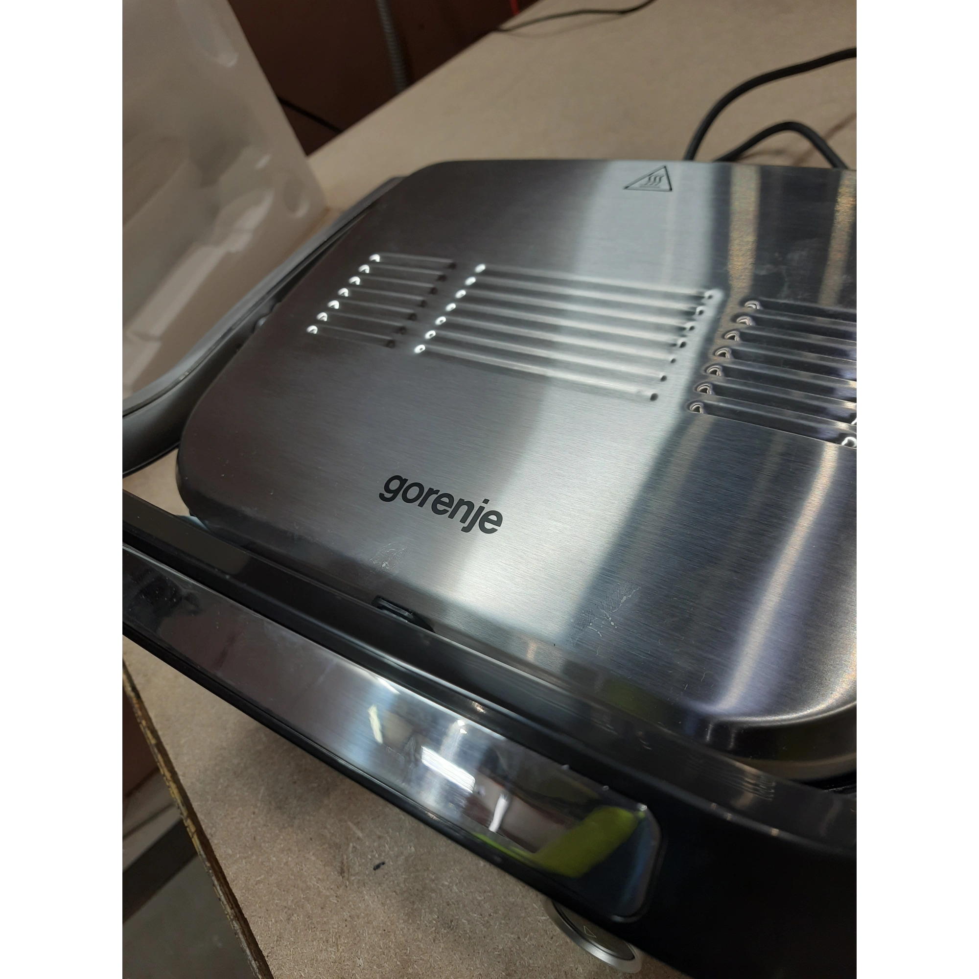 Обзор электрогриля Gorenje GCG2100S: мощность, функциональность и стильный дизайн для приготовления вкусных блюд дома.